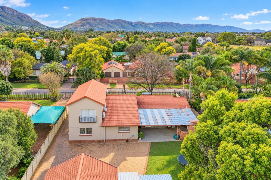 5 Bedroom Property for Sale in Melodie North West
